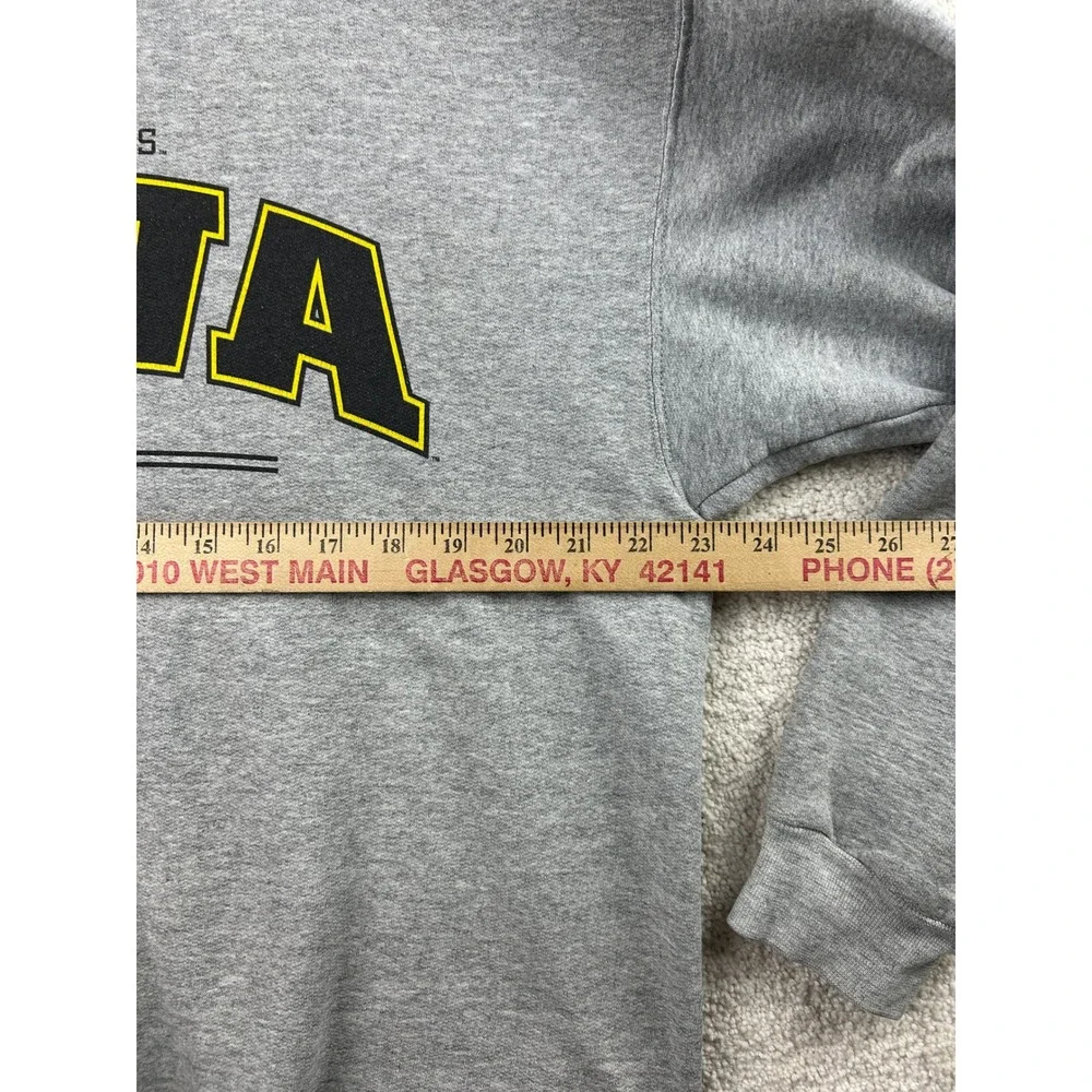 Iowa Hawkeyes Graphic Crewneck Sweatshirt XL Gray NCAA Gameday Sporty Streetwear